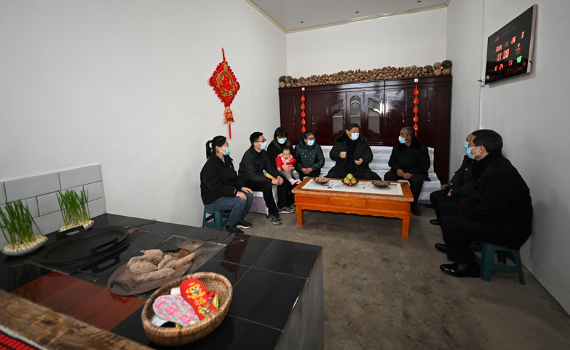 习近平春节前夕赴山西探望慰问下层干部群众 向天下各族人民致以优美的新春祝福 -  mg不朽情缘