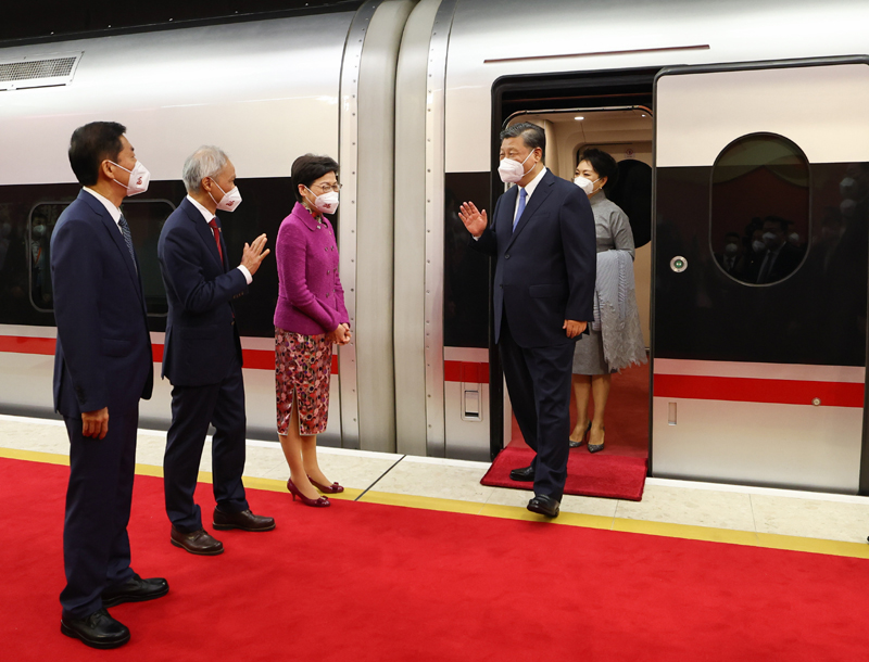 习近平抵达香港出席庆祝香港回归祖国25周年大会暨香港特殊行政区第六届政府就职仪式并视察香港 -  mg不朽情缘