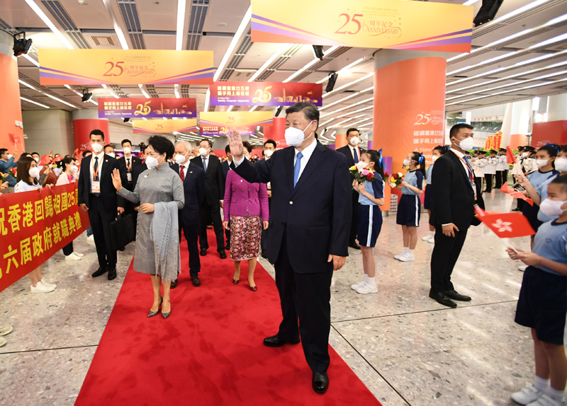 习近平抵达香港出席庆祝香港回归祖国25周年大会暨香港特殊行政区第六届政府就职仪式并视察香港 -  mg不朽情缘