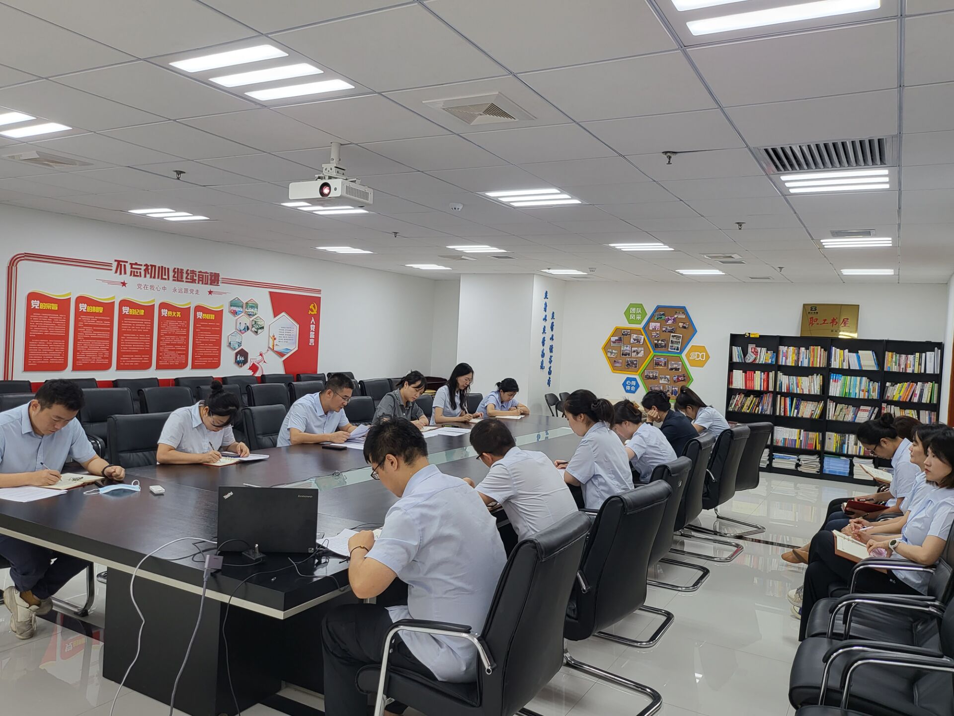 20220825 地建房地产集团党委开展纪律教育学习宣传月运动.jpg