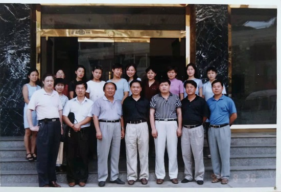 1997年，，，，，，恢复谋划，，，，，，更名为“陕西省地产开发效劳总公司”.jpg