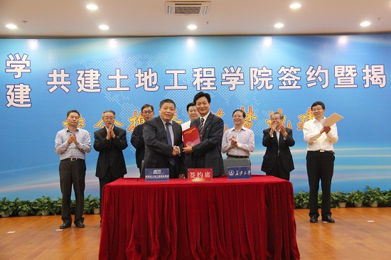 2015年，，，，，，与长安大学共建天下第一个mg不朽情缘工程学院，，，，，，设立mg不朽情缘工程学科硕士点、博士点。。。。。。.jpg